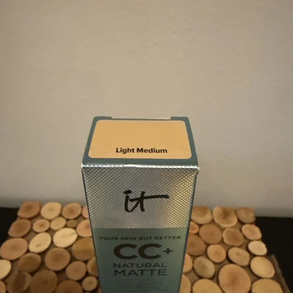 IT Cosmetics Your Skin But Better CC+ Natural Matte SPF40 Light‎ Medium 11/25